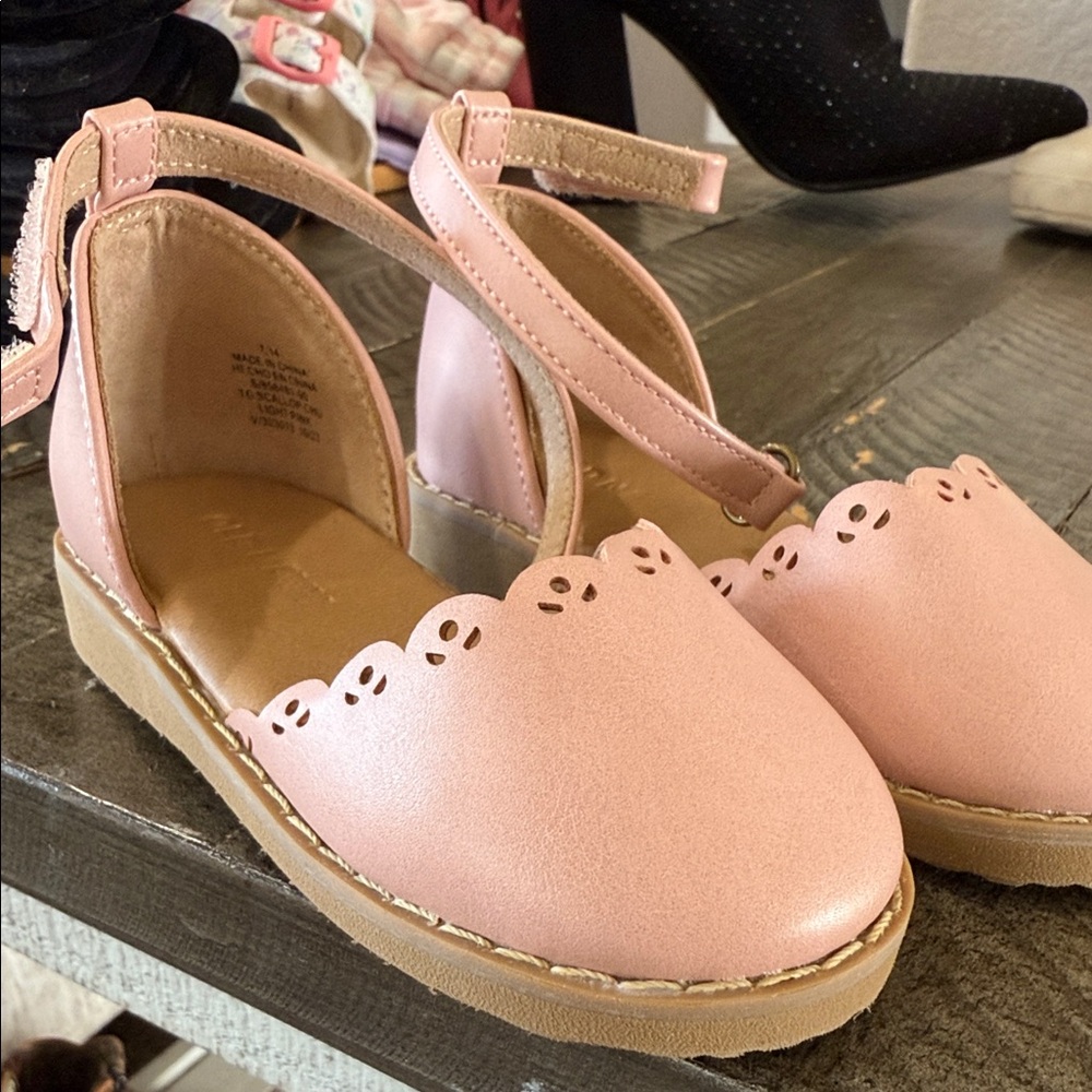 Old Navy Pink Scalloped Kids Sandals